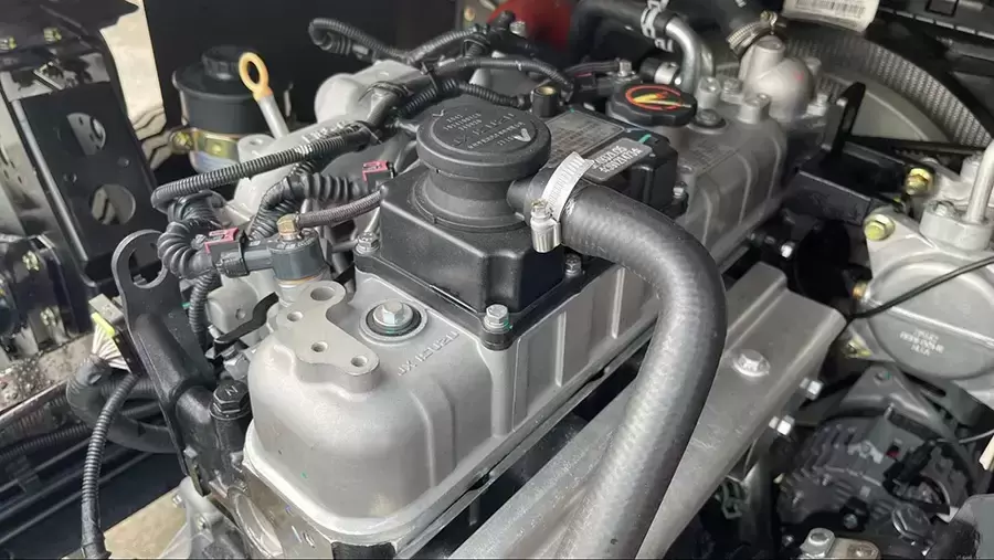 Động cơ ISUZU - JE493ZLQ5 trên xe tải nhẹ thùng dài 6m3 Teraco